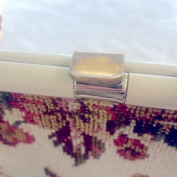 Vintage 1950’s Tapestry Carpet Bag Intricate Floral Pattern Needlepoint Handbag - Picture 6 of 15